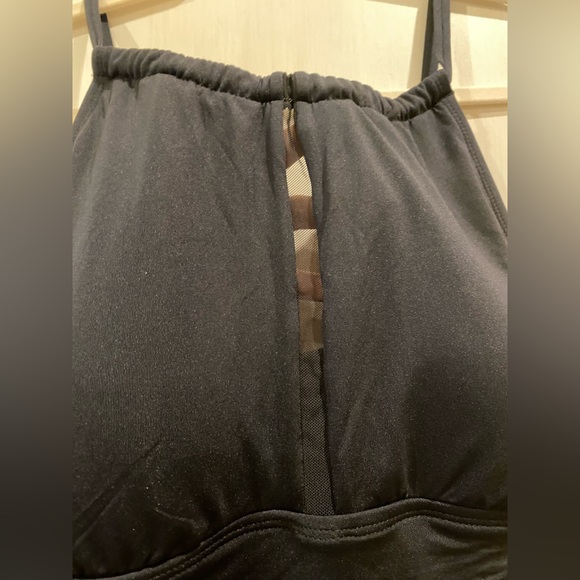 Jantzen Women's Standard Mesh Front Detail Black High Neck One-Piece Swimsuit - Picture 8 of 15